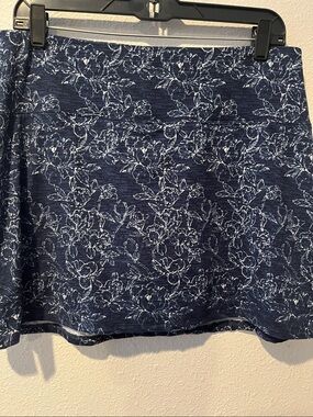 Soybu Navy Floral-Print Mini Athletic Skirt/Skort
Sz L